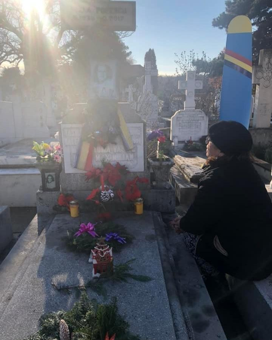 Adriana Trandafir, gest emoţionant la mormântul Stelei Popescu, în ziua în care ar fi împlinit 86 de ani