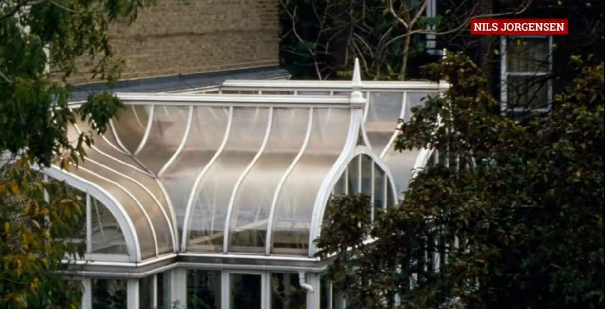 Se vinde casa legendarului Freddie Mercury. Cât costă vila de lux în care a trăit artistul timp de 11 ani