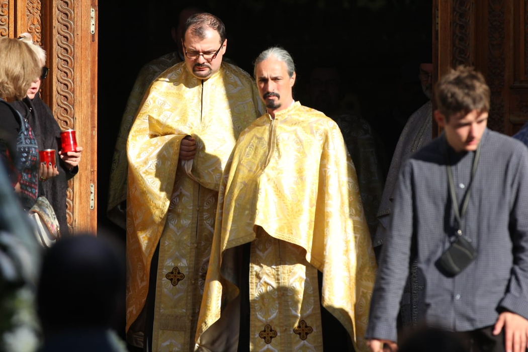 Leo Iorga, condus pe ultimul drum! Imagini exclusive de la înmormântarea îndrăgitului cântăreț