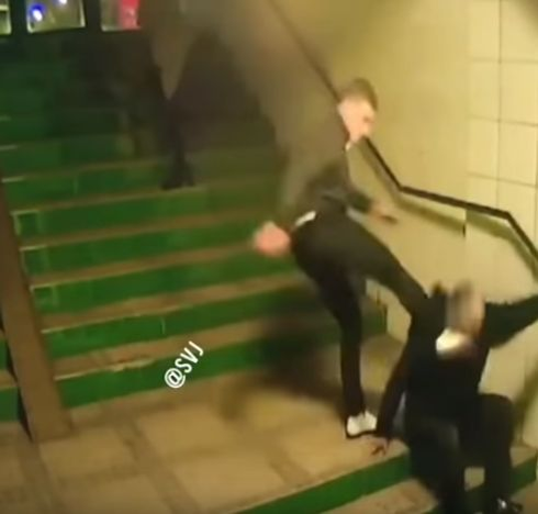 Ei sunt tinerii care au bătut cu bestialitate un bătrân din Brașov! Au fost arestați pentru 30 de zile