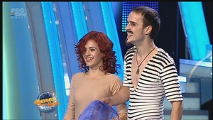 Hiena, cu pantalonii rupti intre picioare la Dansez pentru Tine! Uite in ce "hal" l-a adus partenera sa!