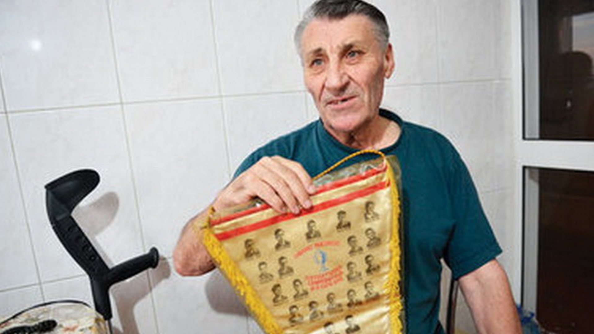 Un mare fotbalist al Romaniei si-a aniversat ziua de nastere in anonimat! “M-au lasat genunchii, iar oamenii m-au uitat!”