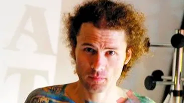 Si-a facut tricou permanent cu Iron Maiden!