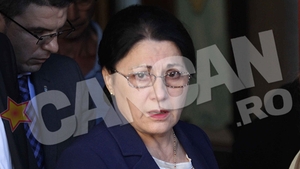 Singurul politician care a venit la inmormantarea copilului ucis de maidanezi! A izbucnit in lacrimi la vederea cosciugului