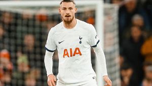 Câți bani a câștigat Radu Drăgușin după primul meci jucat la Tottenham. Românul are un contract de invidiat