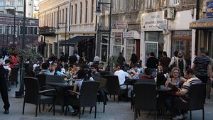 Panică în Centrul Vechi! Un perete s-a prăbuşit, iar strada Lipscani a fost închisă