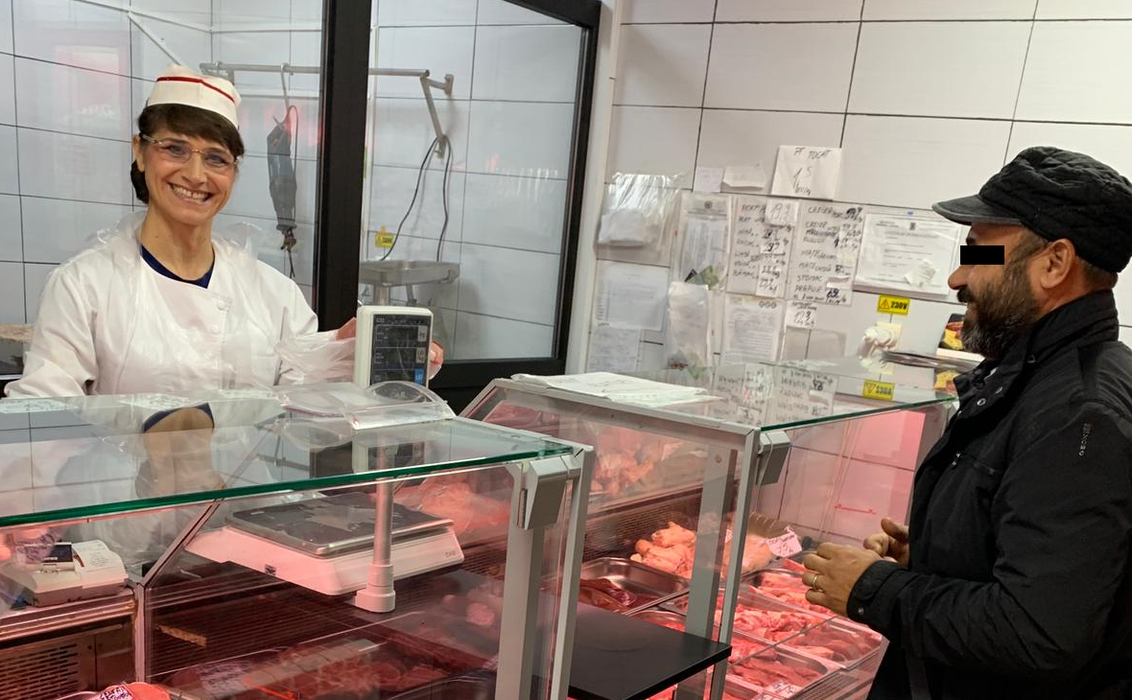 A divorțat după ce soțul i-a spus că arată ca un pepene, iar acum, la 52 de ani, este un ”pachet de mușchi”! Câtă carne mănâncă zilnic măcelăreasa campioană la fitness