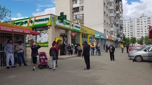 Panică în Iași. O femeie a fost înjunghiată în gât în plină stradă