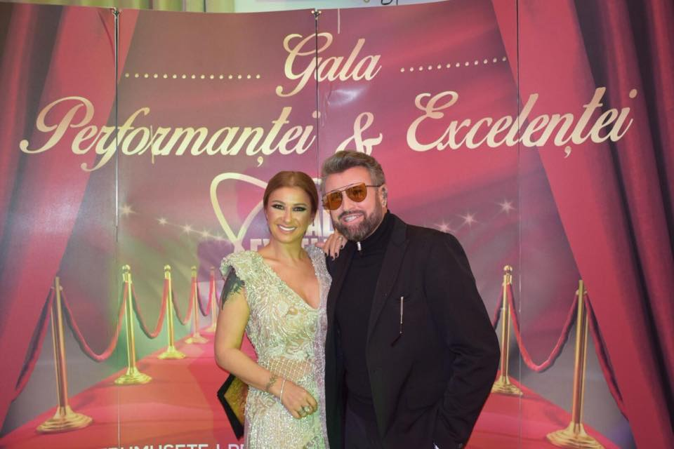 Anamaria Prodan a purtat o rochie extrem de elegantă, dar transparentă! Gafa făcută de soția lui Reghe când a primit un premiu important în cariera ei