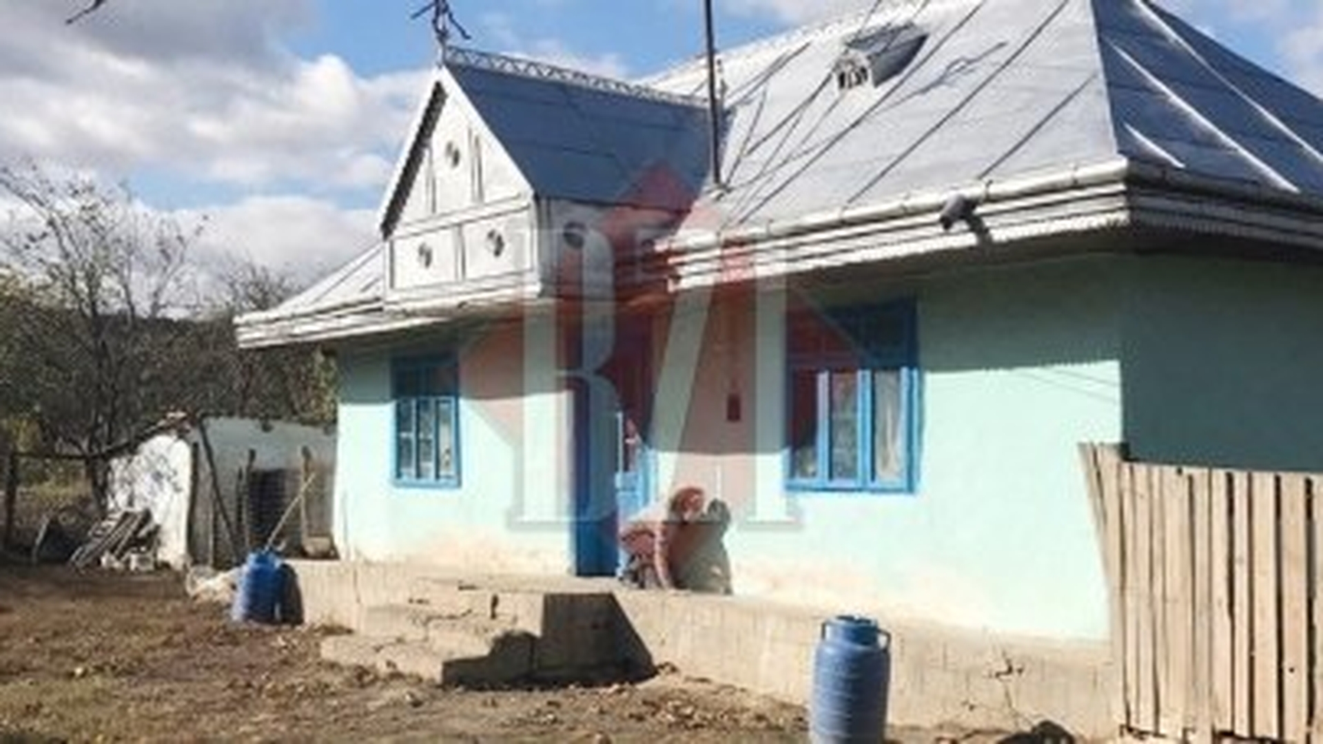 S-a sinucis după ce a aflat că fiica lui este însărcinată. Vecinii sunt siguri că tatăl din Iaşi s-a “iubit” cu tânăra