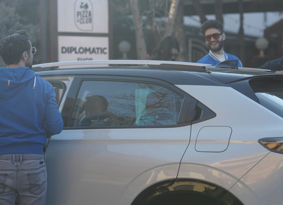 Dani Oțil  a dat nas în nas cu Cleopatra Stratan și Edward Sanda  la "The Grill" (Foto: CANCAN.RO)