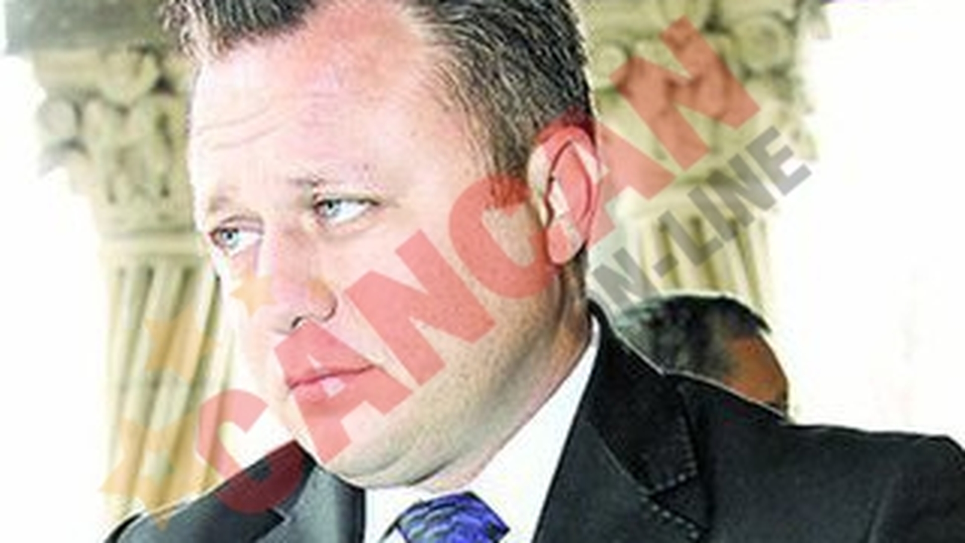 Are voie, in sfarsit, sa intre in casa tatalui
