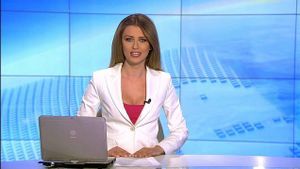 Au trecut doi ani de când a dispărut de pe ”sticlă”. Sexy-prezentatoarea concediată de PROTV s-a despărţit de iubit şi s-a stabilit la Dubai cu…