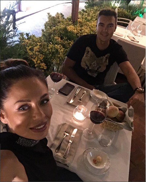 ANDRA TRANDAŞ, vacanţă romantică alături de iubitul indecis! Unde a plecat împreună cu moştenitorul BGS