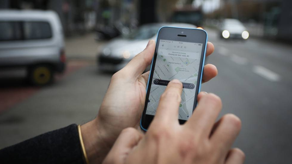 Au explodat prețurile! Incredibil cât costă o cursă cu Uber sau Bolt azi, în prima zi în care a intrat în vigoare ordonanța de urgență care modifică legea taximetriei
