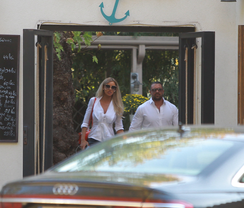 Alex Bodi și Bianca Drăgușanu pleacă de la un restaurant din Herăstrău