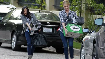 Charlize Theron si-a facut provizii de alcool pentru seara finalei!