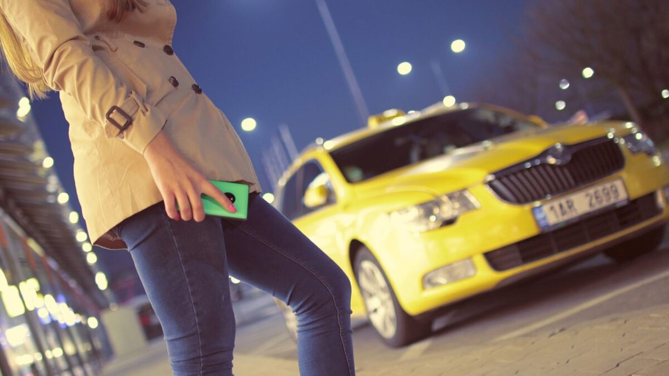 Poveste ireală cu un taximetrist şi o farmacistă. Ce s-a întâmplat după ce a dus-o într-o cursă care a costat 11,50 lei