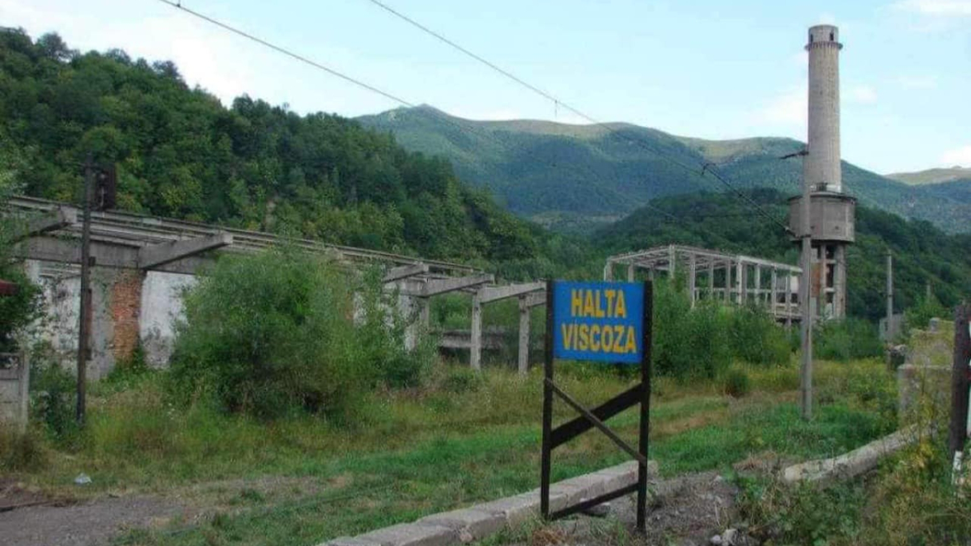 Două fete de 15 ani din Lupeni s-au aruncat împreună în gol de la 20 de metri. Una dintre ele și-a sunat mama înainte să moară