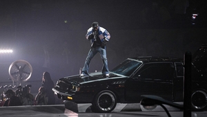Nu e o glumă! Cât costă blugii purtați de Kendrick Lamar la Super Bowl 2025