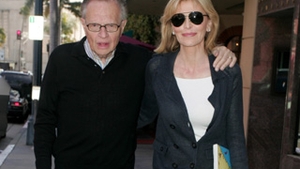 Larry King si cea de-a saptea lui sotie nu mai divorteaza!