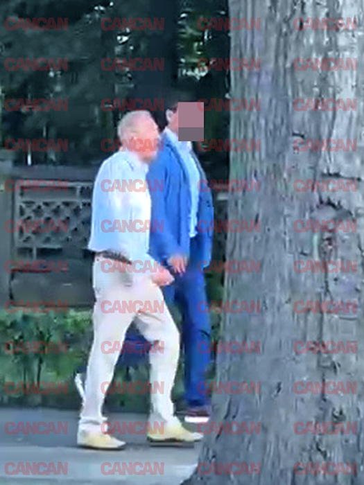 Era însoțit de garda sa de corp, agentul SPP