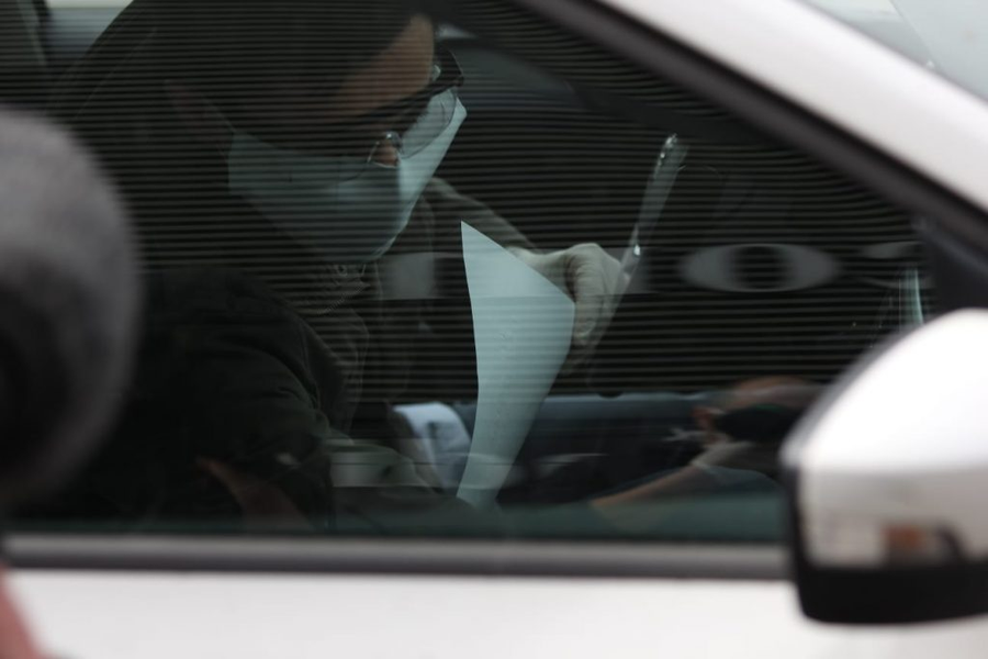 Unul dintre şoferii care a ieşit astăzi pe străzile din Bucureşti a fost tras pe dreapta ca să fie verificat © CANCAN.RO