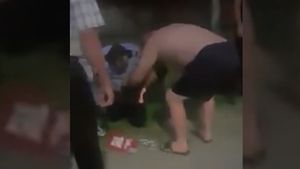 Primele imagini cu polițiștii atacați cu o coasă în cursul unei intervenții în comuna Văcărești. VIDEO