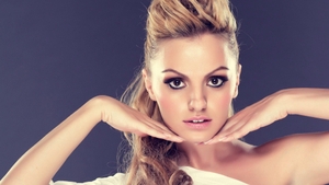 Alexandra Stan, desfiintata de stilist! "Doamne fereste, pare personajul principal dintr-un film XXX cu extraterestri"