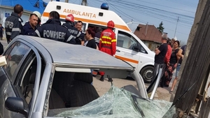 Accident cumplit la Tărtășești, în Dâmbovița. O femeie de 34 de ani și un copil, grav răniți