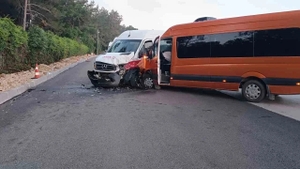 Accident grav în Antalya. Turiști români răniți după coliziunea dintre două microbuze
