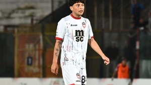Fotbalist de doar 18 ani, înjunghiat în plină stradă de Crăciun! A fost ținta unei răzbunări și acum se zbate pentru viața sa pe un pat de spital