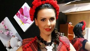 LAVINIA PÎRVA şi-a schimbat radical look-ul! Fanii s-au mirat când au văzut-o creaţă şi roşcată