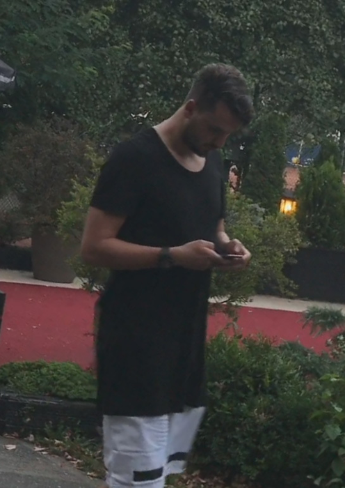 Dani Olăroiu, la un grătar lângă Rolls-uri