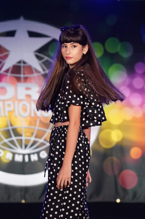 Raisandra, victorioasă la un prestigios concurs de la Hollywood: a luat Placheta de Campion Mondial pe muzică și 8 medalii