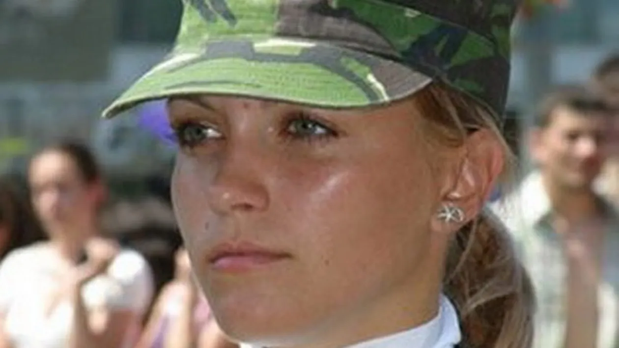 Tabloidul britanic The Sun: In Romania sunt cele mai sexy femei militar