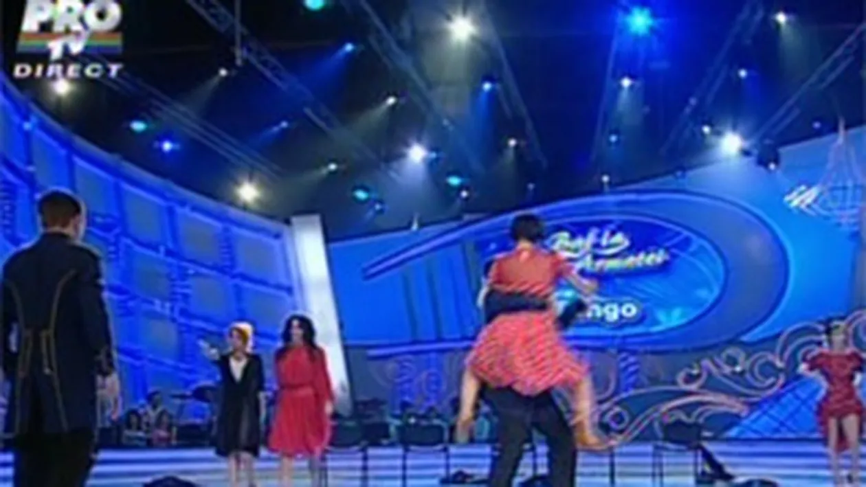 VIDEO Data trecuta si-a aratat sfarcul, acum si-a aratat chiloteii! Aylin Cadir ii poarta rosii!