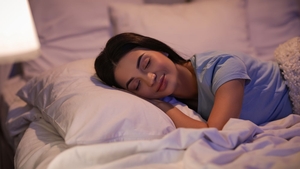 Ce temperatură trebuie să ai în dormitor pe timpul nopții, potrivit medicului Răzvan Lungu