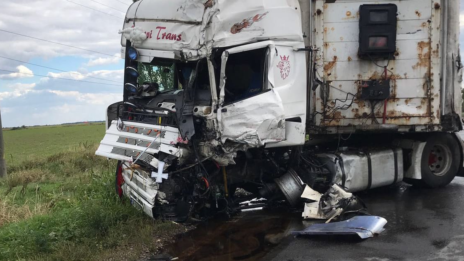 Accident cumplit pe DN1A. Șase persoane au fost implicate, dintre care trei au nevoie de îngrijiri medicale
