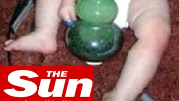 O fetita de 11 luni fumeaza narghilea in care se prepara drogurile