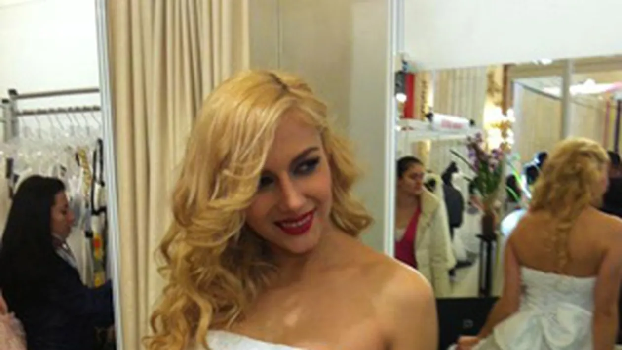 Tristete pentru pretendentii Lorei! Cantareata se va casatori!