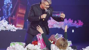 Fuego, show-uri totale la Chișinău! Aplaudat în picioare de Maia Sandu și de basarabeni