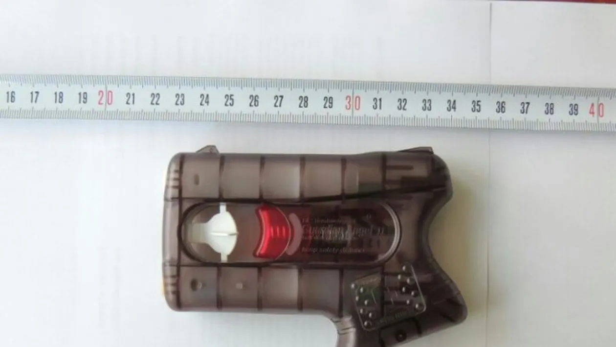 Asta este arma cu care Tisha de la TNT a rănit un sofer in zona Dorobanti! Tânăra nu a primit incă nicio sanctiune