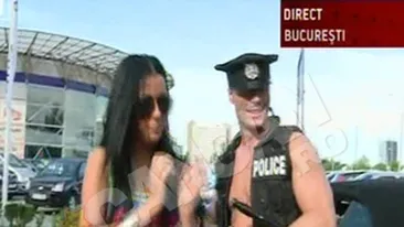 VIDEO Surprize de proportii pentru Daniela Crudu de ziua ei! A primit cadou un stripper care a incatusat-o si a amenintat-o cu bastonul!