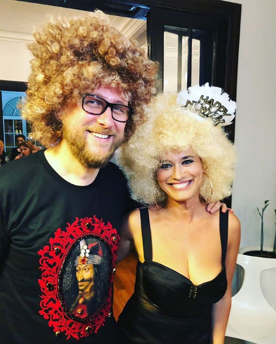 Rar o vezi așa pe Andreea Esca! A avut ditamai decolteul de Revelion