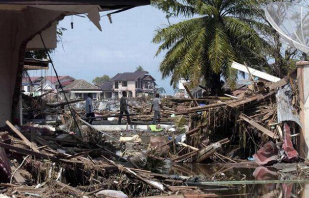 Bilanţul cutremurului urmat de tsunami din Indonezia a ajuns la 1,763 de morţi