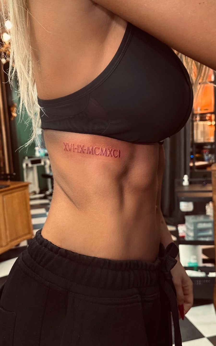 Ema Uta și-a tatuat data de naștere a lui Andrei Barbu. sursă - social media
