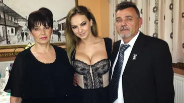 Petrecere in familie! Parintii Roxanei Ionescu au botezat un copilas! Oare regreta ca Mama Natura nu le-a daruit un nepotel?