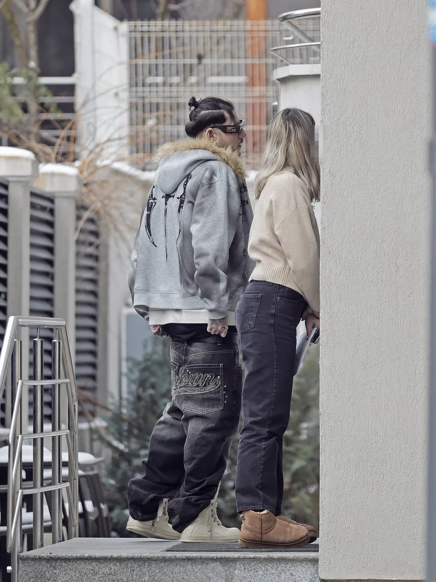 Rava cu pantalonii mai jos decât creșterea economică