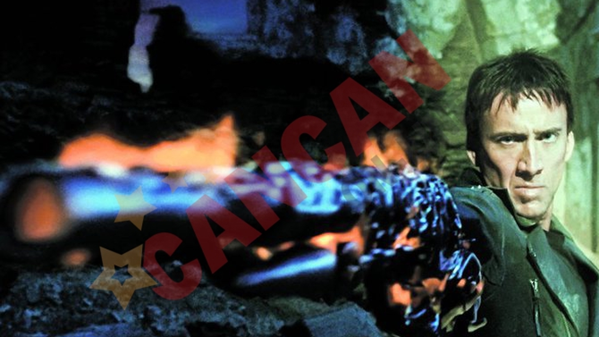 Nicolas Cage trage cu arme de jucarie!